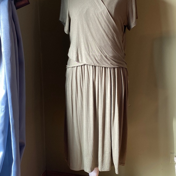 Motherhood Olive Nursing Dress Super Soft and expandable XL NWT - Picture 6 of 7